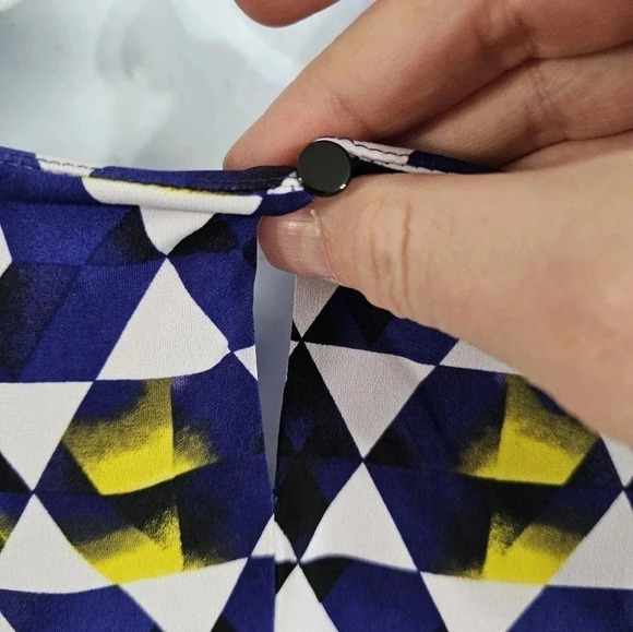 Calvin Klein 2X Blue White Sleeveless Geometric Artsy Career MOD Preppy Blouse - Picture 5 of 9